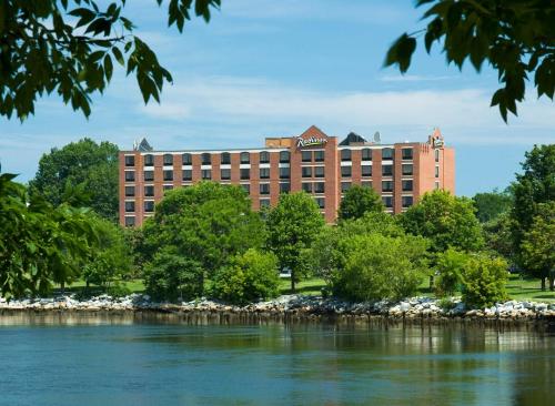 Located in downtown Providence's arts and entertainment district, this 4-star boutique hotel offers an artistic atmosphere.